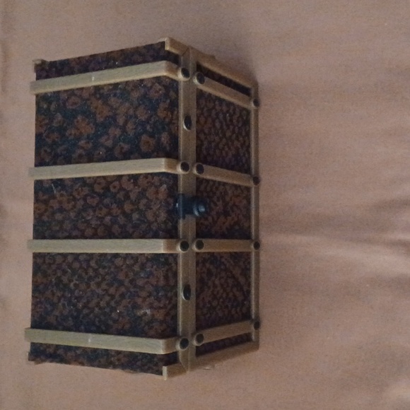 Elle Walk on the Wild Side - Picture 5 of 13